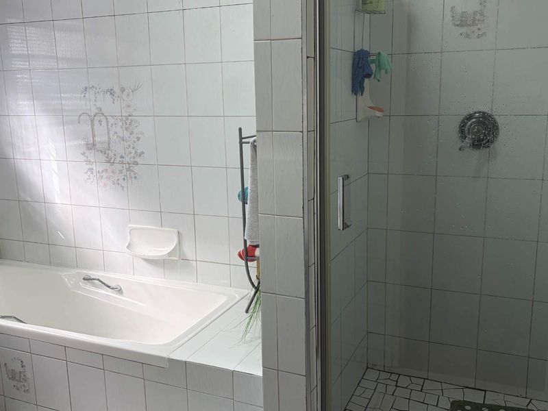 3 Bedroom Family house in Bramley - Photo 10