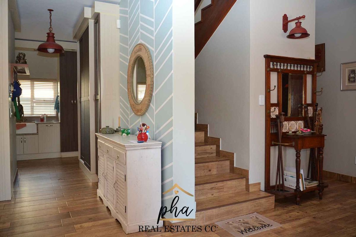 Stunning four bedroom house for sale in Waterfront - Photo 3