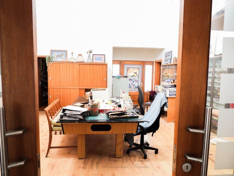 Central home with lots of space - Photo 4