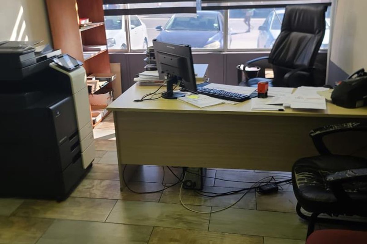 Office to let Northern Industrial - Photo 5