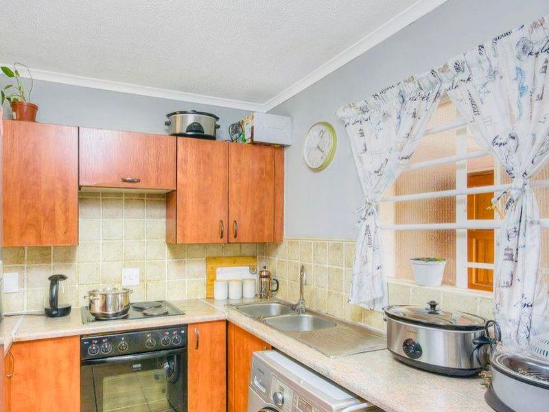 3 Bedroom ground floor apartment - Photo 7