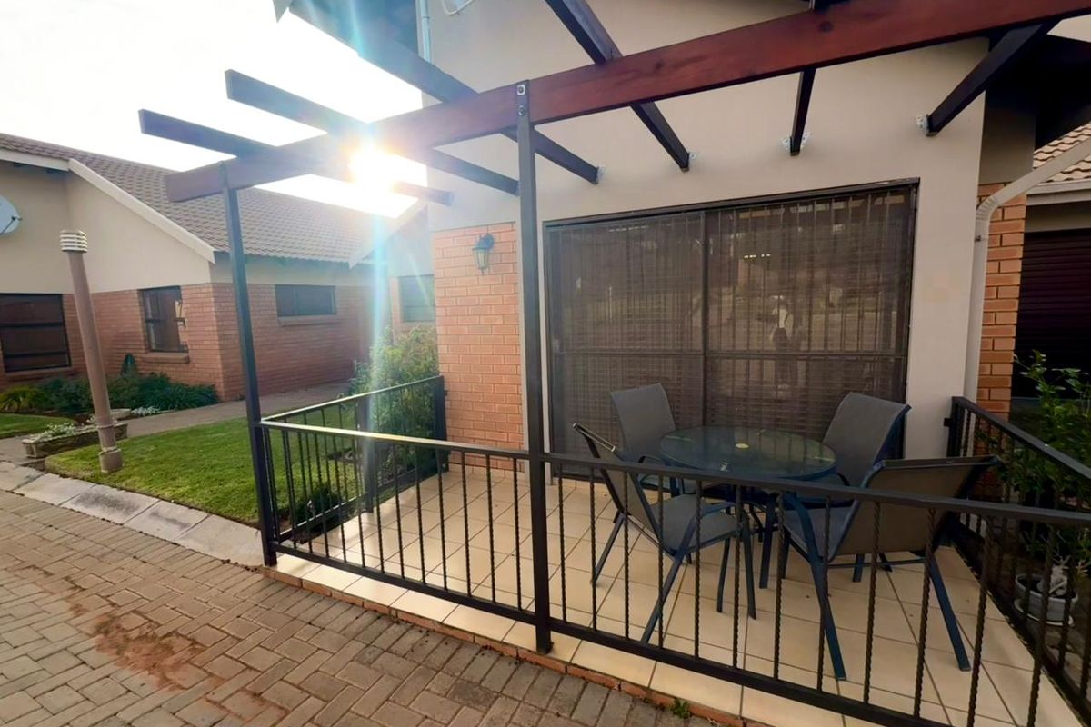 Peaceful Retirement Living in a Secure Lifestyle Village - Photo 3