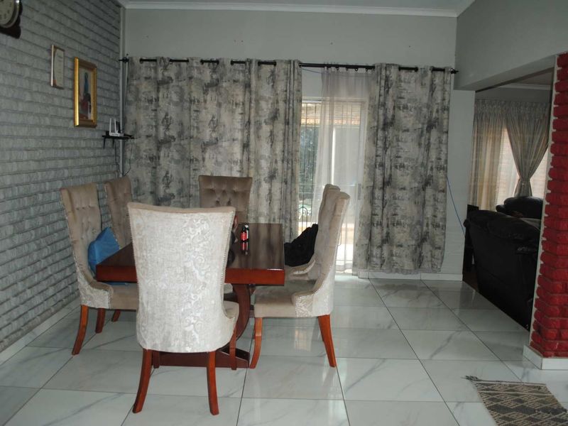 Feast your eyes on this charming facebrick property — a place you’ll be proud to call home. - Photo 6