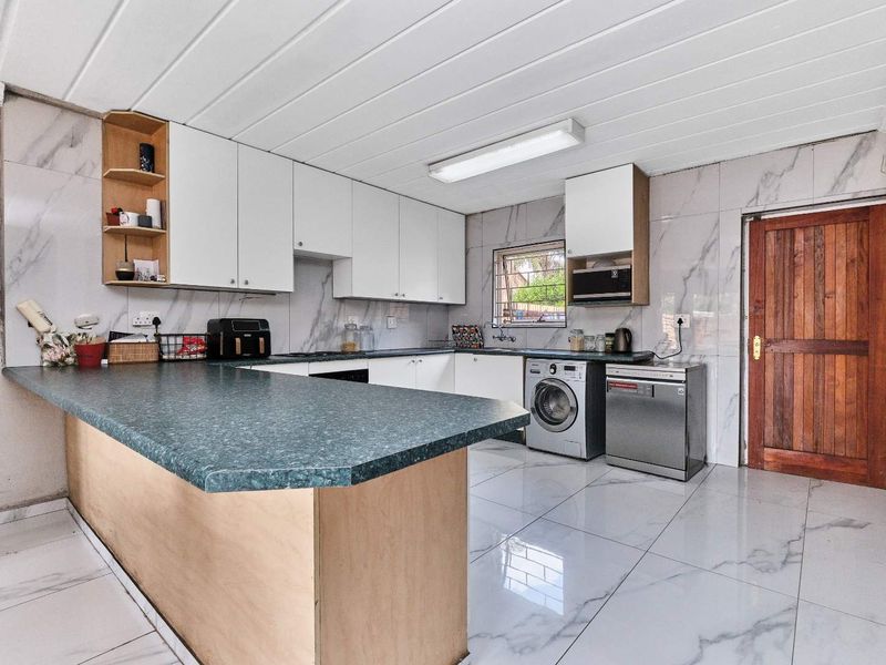 Your 3 bed, 2 bath Ferndale Dream Townhouse Awaits! - Photo 8