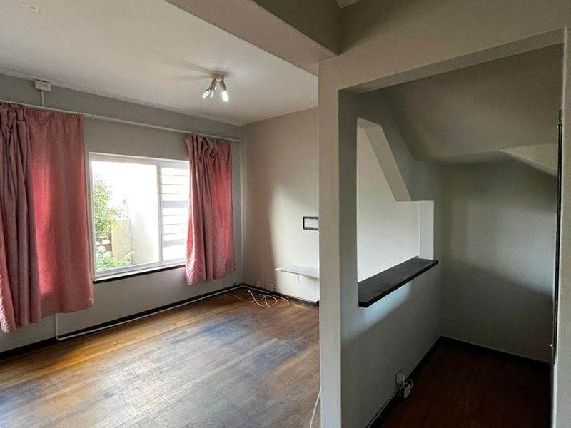 Refurbished 4 Bedroom Apartment in Central - Photo 8