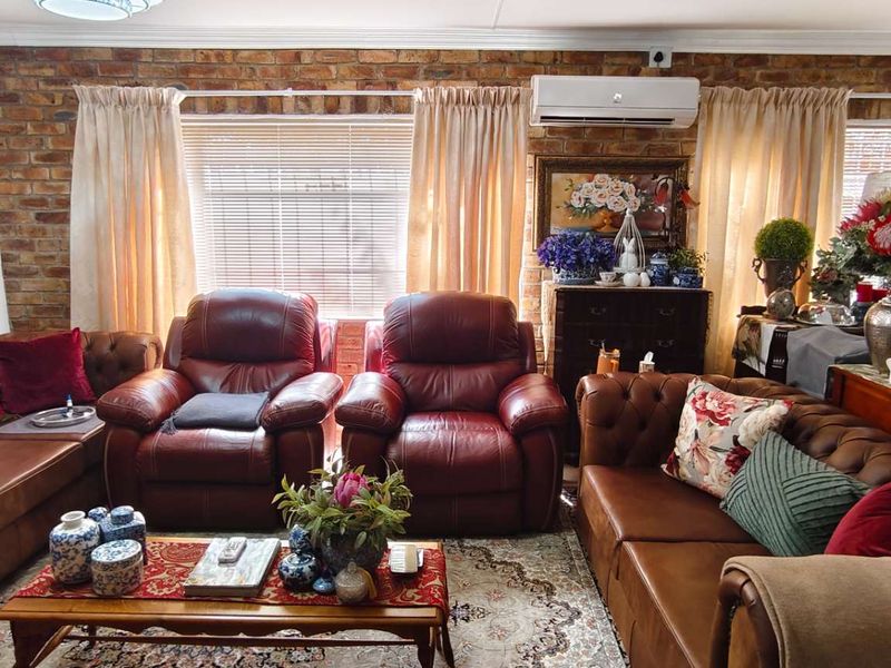 Immaculate and Stylish 2-Bedroom Property in a Secluded Cul-de-Sac - Photo 9