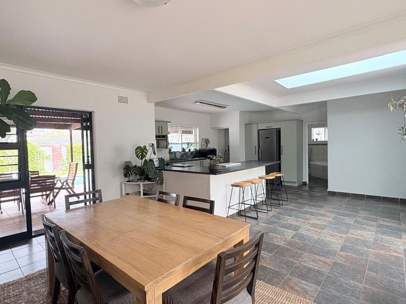 Spacious 3-Bedroom Family Home with Pool, Garden & Entertainment Areas - Photo 3