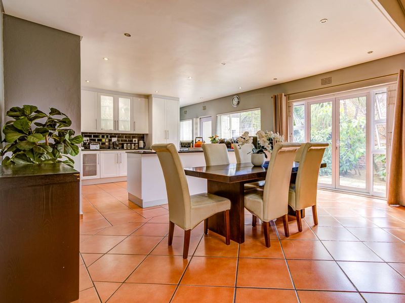 Hidden gem in a perfect location - Photo 5