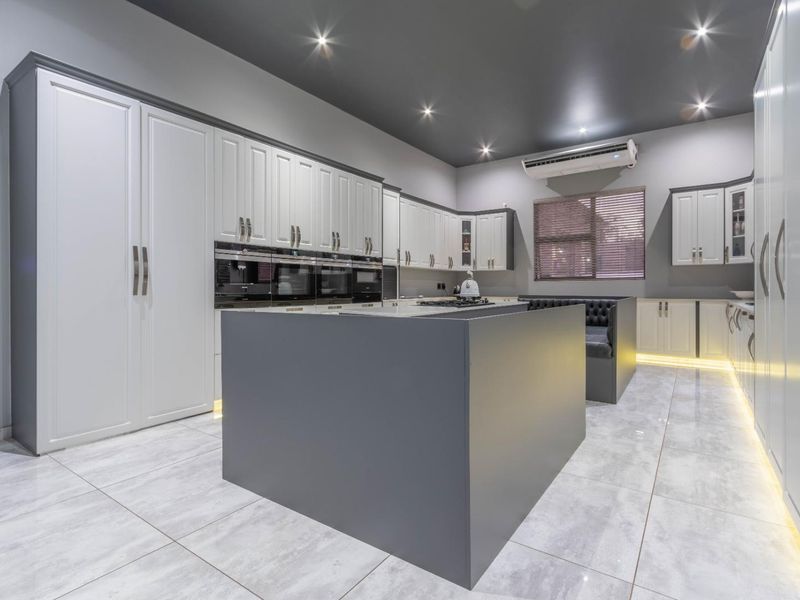 Residence for Sale with Spectacular Wetland Views!!! - Photo 3