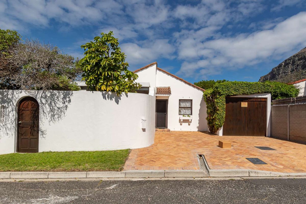 Secure Lock-Up-and-Go in Sought-After Lakeside - Photo 2