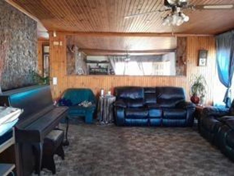 Prime Location Opposite Shopping Complex, Walk to School! - Photo 6