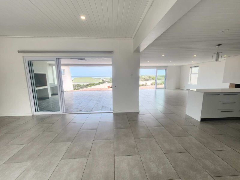 **Modern Coastal Retreat with Unparalleled Sea Views** - Photo 7