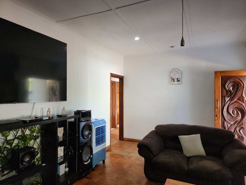 3 - 4 Bedroom Family Home - Photo 7