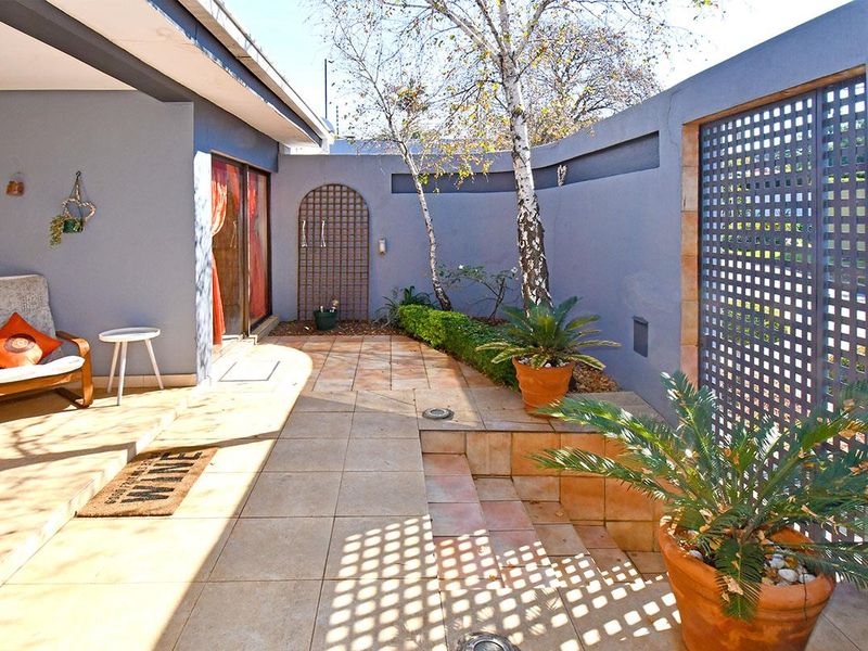 Dream Two-Ensuite Home in Norwood with Pool & Outdoor Study! - Photo 7