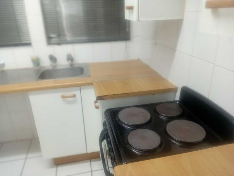 Ground floor two-bedroom apartment to let in Lakefield Manor - Photo 2