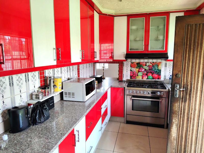 Diamond in the Rough in Sought-After Mackenzie Park, Benoni,3 Bedroom , 1 Bathroom on large stand. - Photo 10