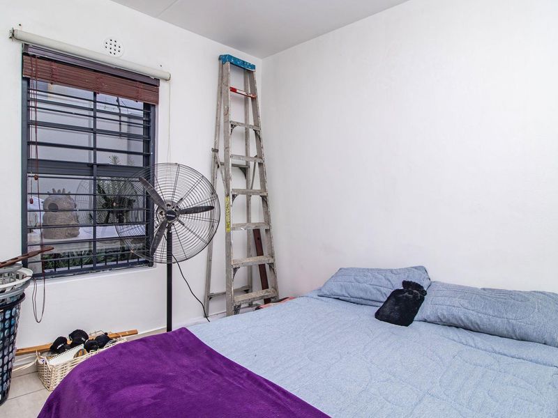 Charming 2-Bedroom Apartment in Secure Complex - Photo 10