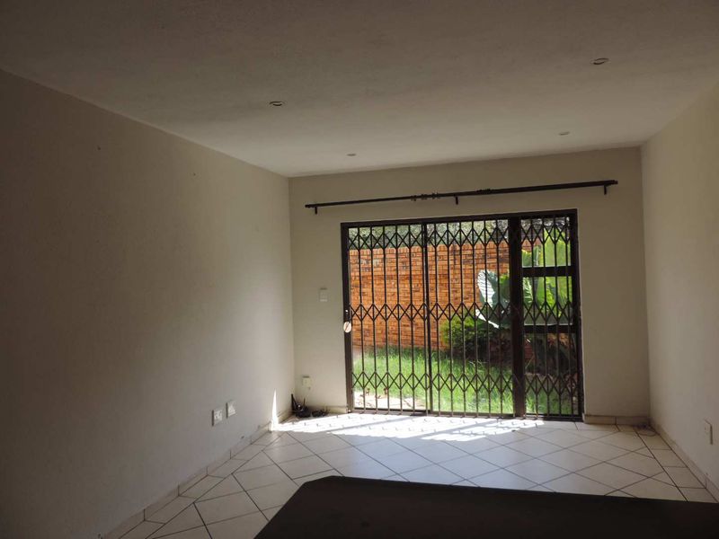 3 Bedroomed Pet friendly duplex for rent in Florentia - Photo 4