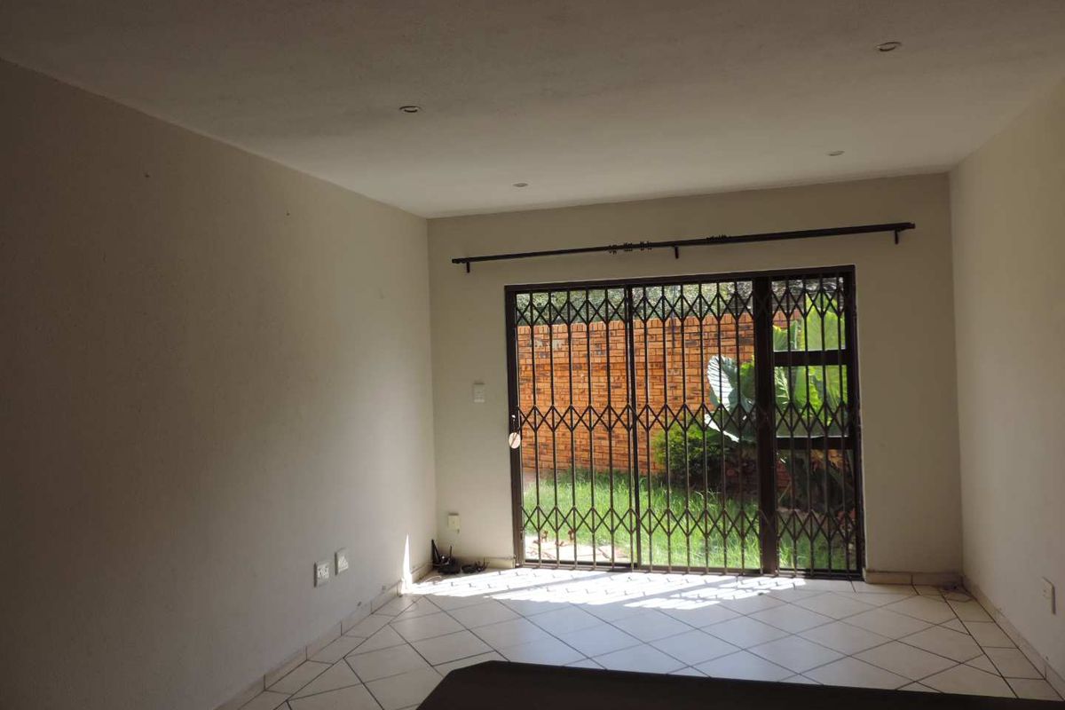 3 Bedroomed Pet friendly duplex for rent in Florentia - Photo 4