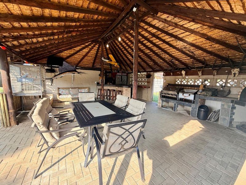 Beautiful 4 Bedroom house for sale in Vryheid - Photo 8