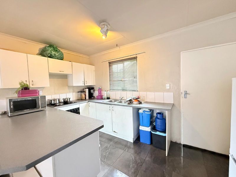 Your New Home: A Blend of Style, Comfort, & Accessibility! - Photo 4