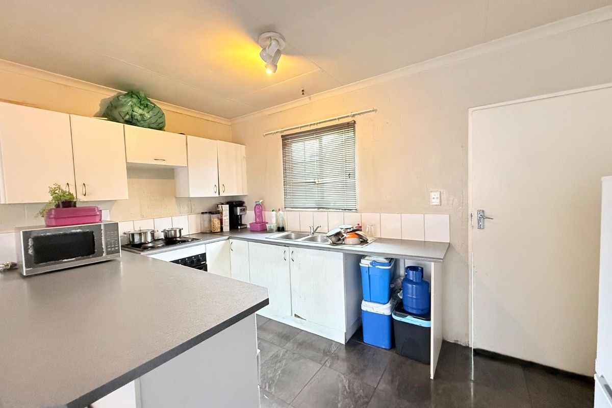 Your New Home: A Blend of Style, Comfort, & Accessibility! - Photo 4