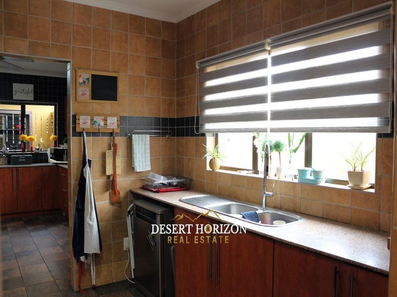 Walvis Bay ,Erongo | Beautiful spacious home with a flat - Photo 8