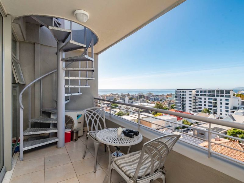 Top floor apartment, private roof terrace and amazing views - Photo 7