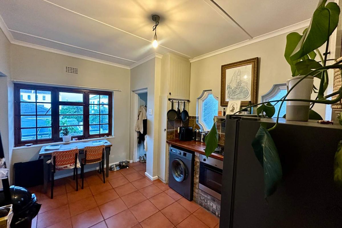 Perfect blend of location and comfort - Photo 3