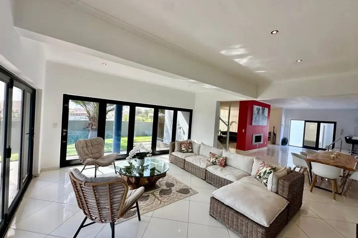 Three bedroom Fully Furnished Home Available to Let 1st February 2026 - Photo 5