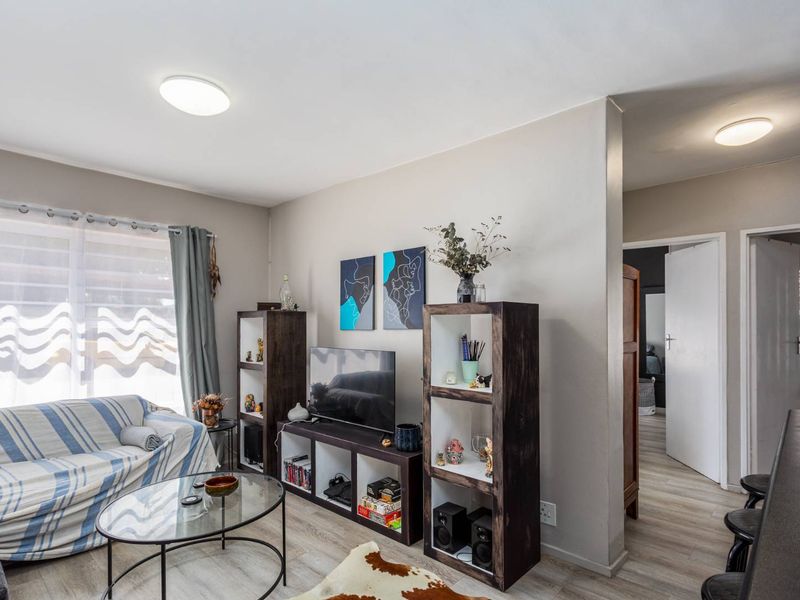 Modern Two Bedroom Ground-Floor Living in the Heart of Durbanville - Photo 3