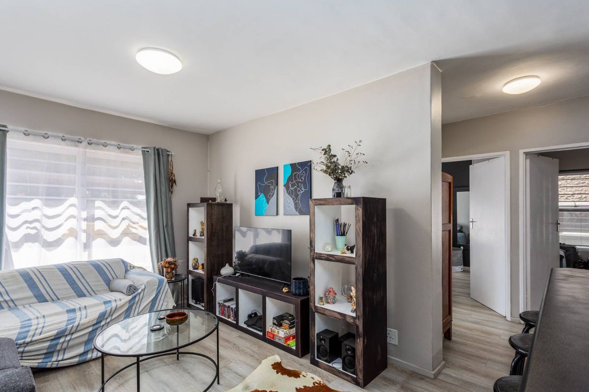 Modern Two Bedroom Ground-Floor Living in the Heart of Durbanville - Photo 3