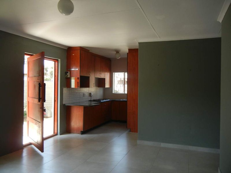 Two bedroom Cottage in Brackendowns - No Pets allowed - Photo 5