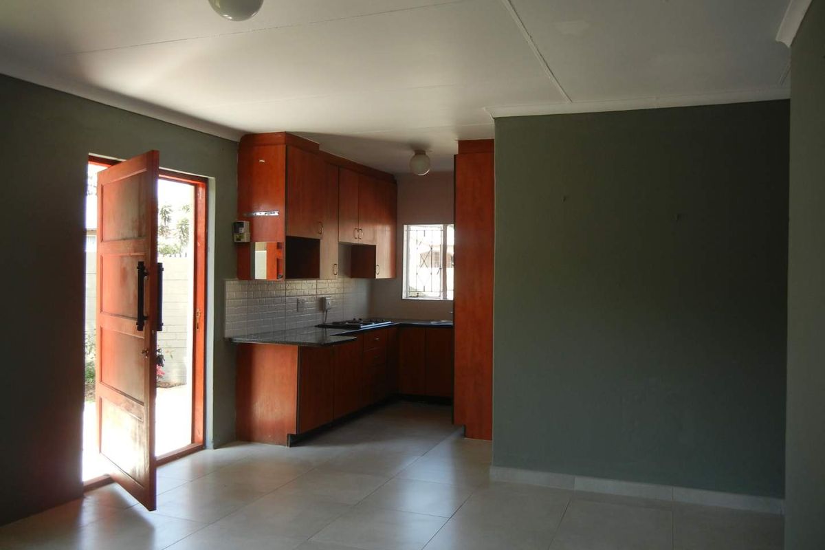 Two bedroom Cottage in Brackendowns - No Pets allowed - Photo 5