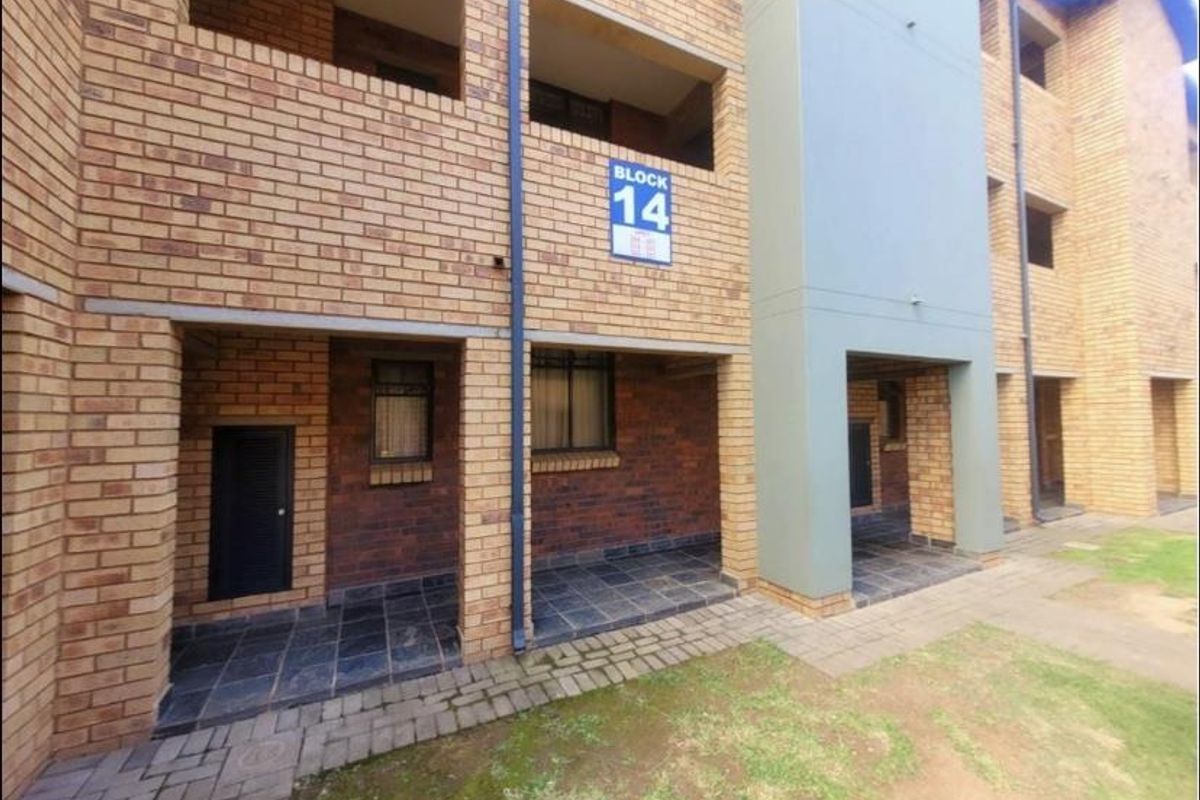 Beautiful ground floor unit up for sale - Photo 3