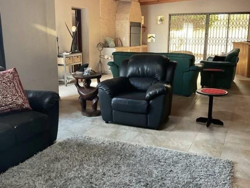 A fully furnished holiday retreat with charm – this spacious double-storey thatch-roof home offers comfort, style, and the perfect coastal lifestyl - Photo 5