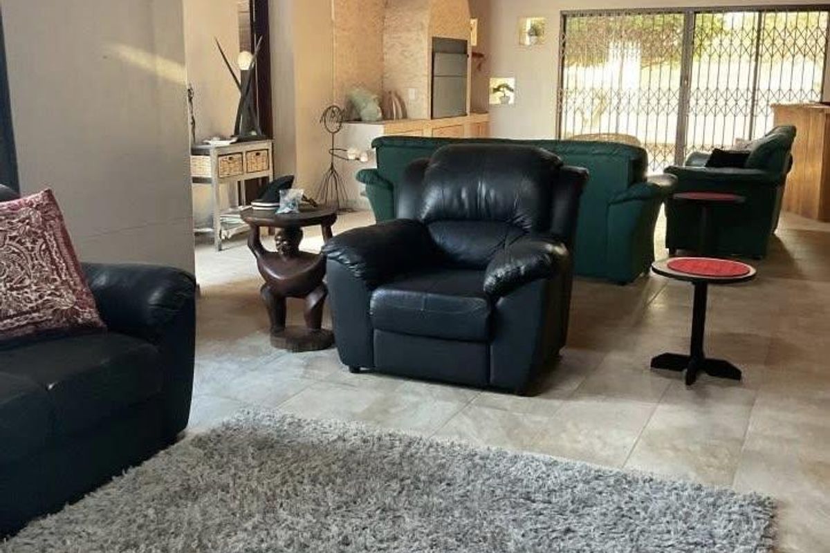 A fully furnished holiday retreat with charm – this spacious double-storey thatch-roof home offers comfort, style, and the perfect coastal lifestyl - Photo 5