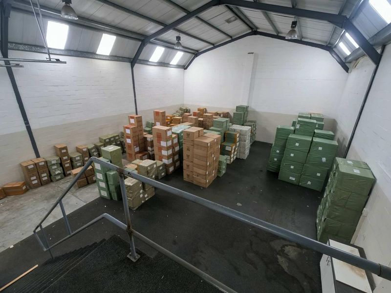 Secure double volume warehouse/offices to let - Montague Gardens - Photo 7