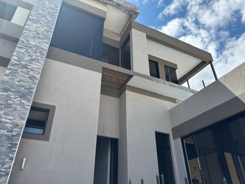 Windhoek Kleine Kuppe: Newly built 5 Bedroom house with Flat is For Sale - Photo 2
