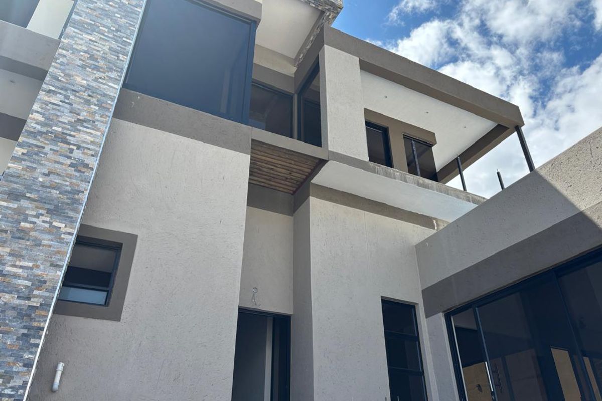 Windhoek Kleine Kuppe: Newly built 5 Bedroom house with Flat is For Sale - Photo 2