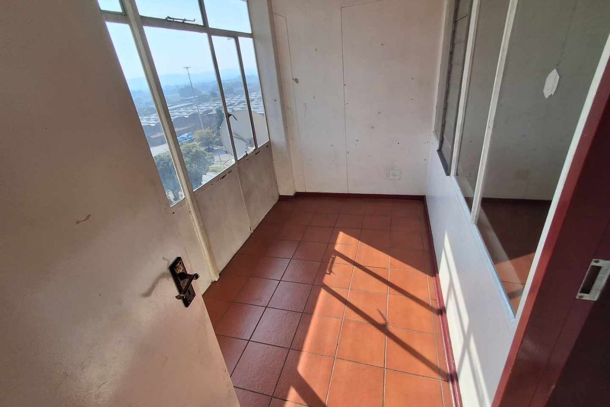 1.5 bedroom flat - Photo 2