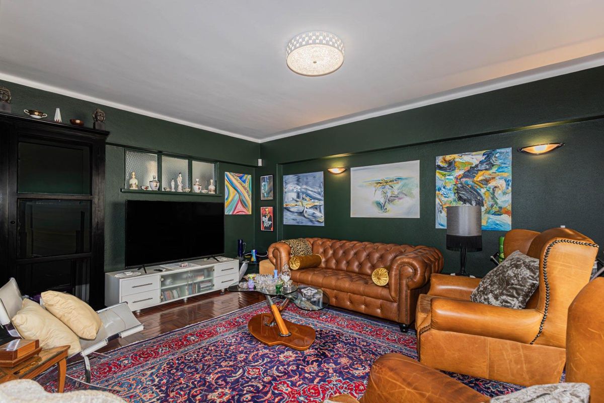 Spacious 4th floor corner apartment with prime location - Photo 2