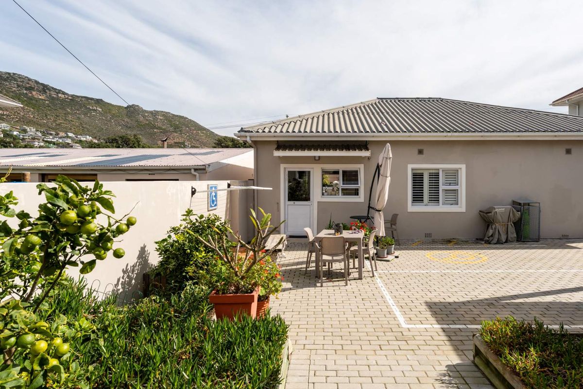 IMMACULATE GROUND FLOOR APARTMENT - Photo 3