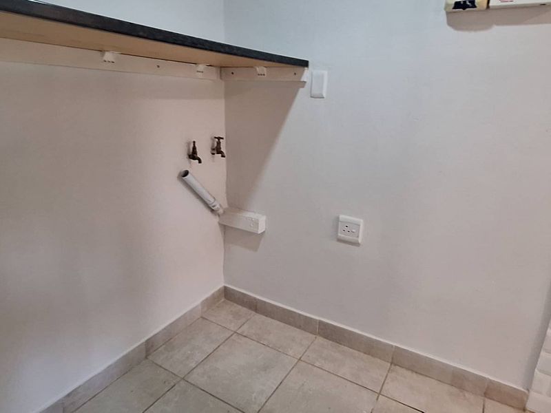 2 Bed Garden Flatlet including water - Crestview - Photo 7
