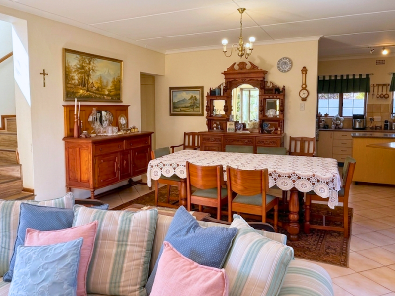 Spacious Coastal Home with Exceptional Potential in Kenton-on-Sea Asking Price: R4,600,000 - Photo 10