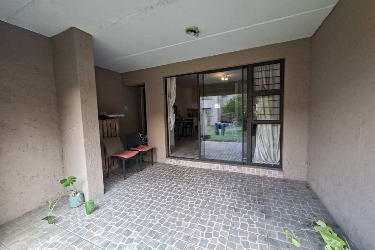 Spacious Groundfloor 2 Bedroom Apartment in low density complex - Photo 2