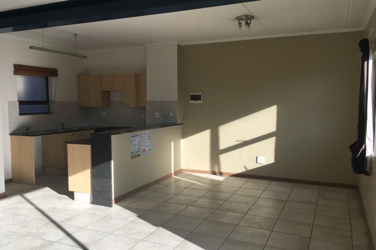 2 BEDROOM PENTHOUSE APARTMENT FOR SALE IN SUNNINGHILL. - Photo 3