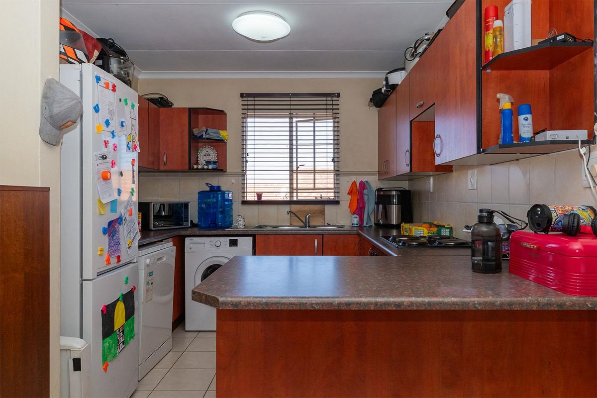 WHY PAY RENT - Photo 4