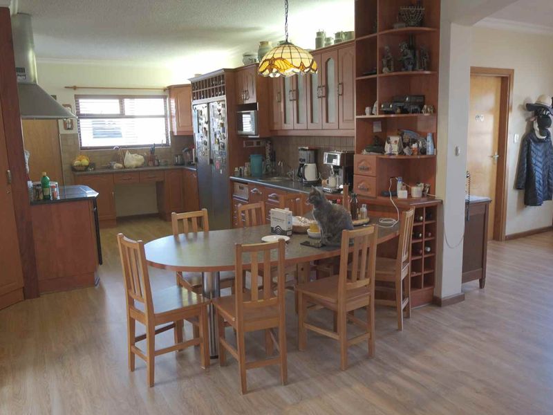 Beautiful Home for a large Family - Photo 6