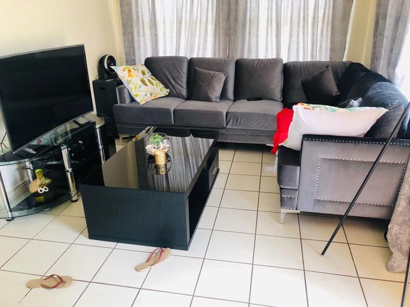 3 Bedroom House in Clayville -Midrand Village Estate - Photo 4